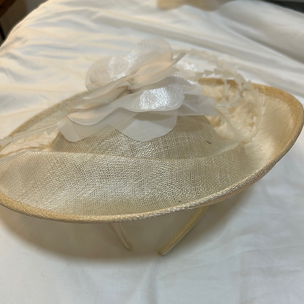Derby fascinator - Elegant Cream Women's Hat